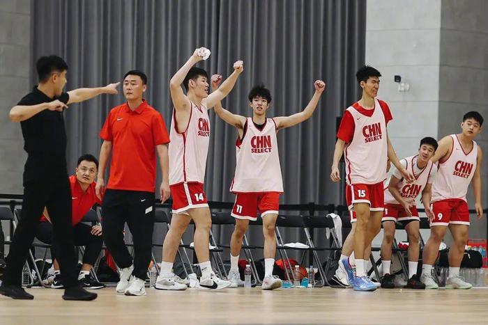 中国篮协U19特训队87-85险胜Veritas Academy,王洪泽彰华非合砍38分