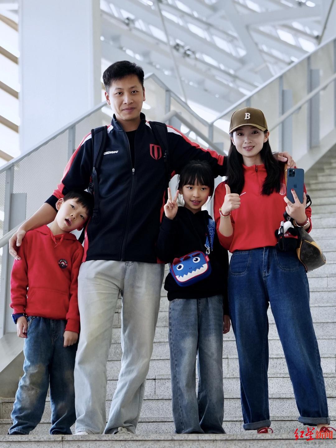 九游用户空间-红星专访｜她是去年成都蓉城唯一主客场全勤球迷：全年看球开销超10万元