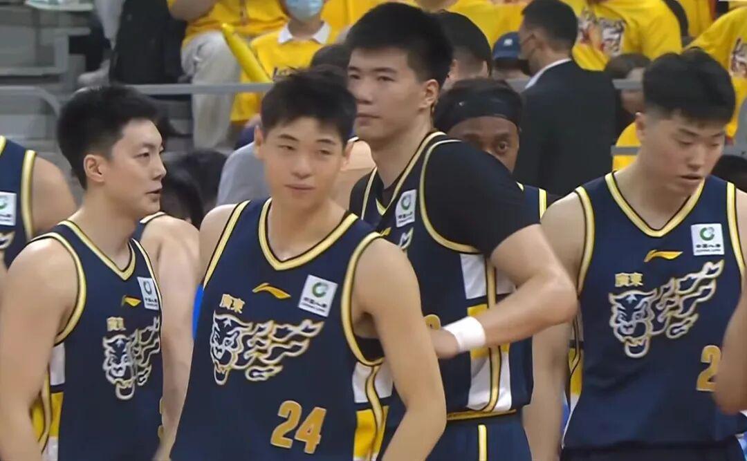 九游娱乐中心-广东男篮加时3分险胜北京，张皓嘉读秒绝杀 胡明轩23+6奎因39+9+8